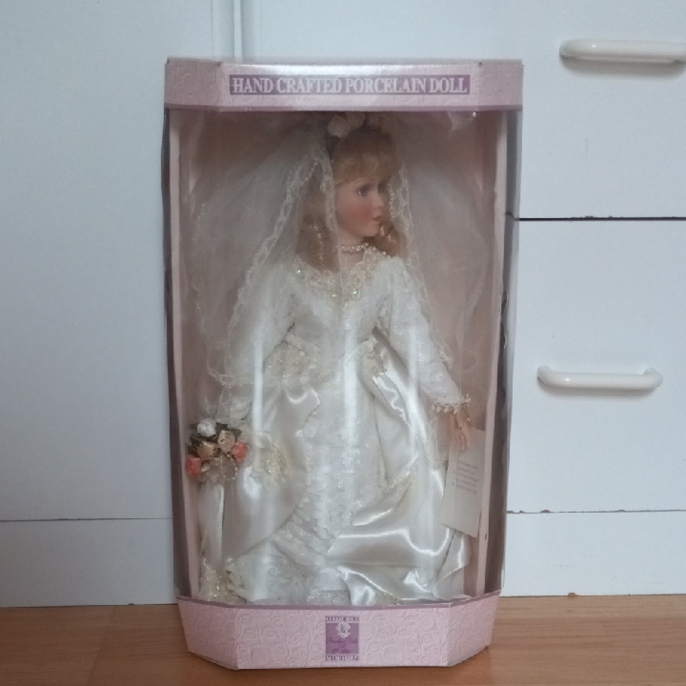 NWT Collectible Memories Porcelain Dolls Tabitha